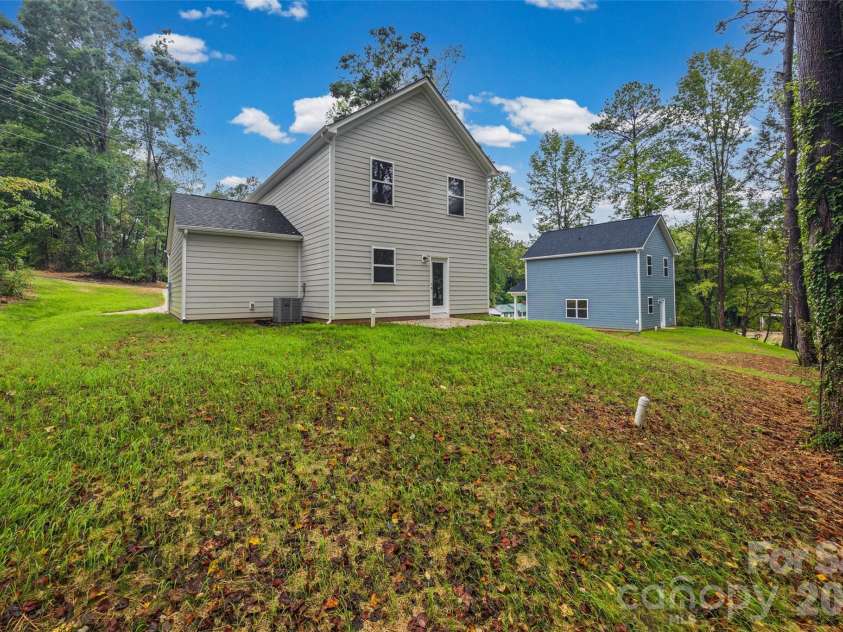 600 Lewis Street, Dallas, NC 28034.  MLS# CAR4428347, YatesRealty ID 52835. 