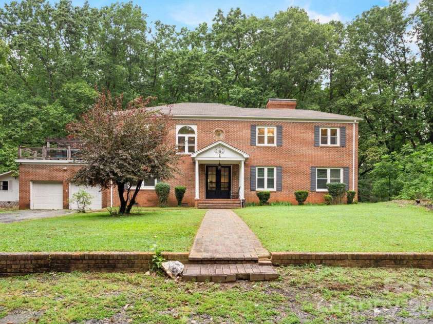 301 Carolina Avenue, Asheboro, NC 27203.  MLS# CAR4416053, YatesRealty ID 52837. 