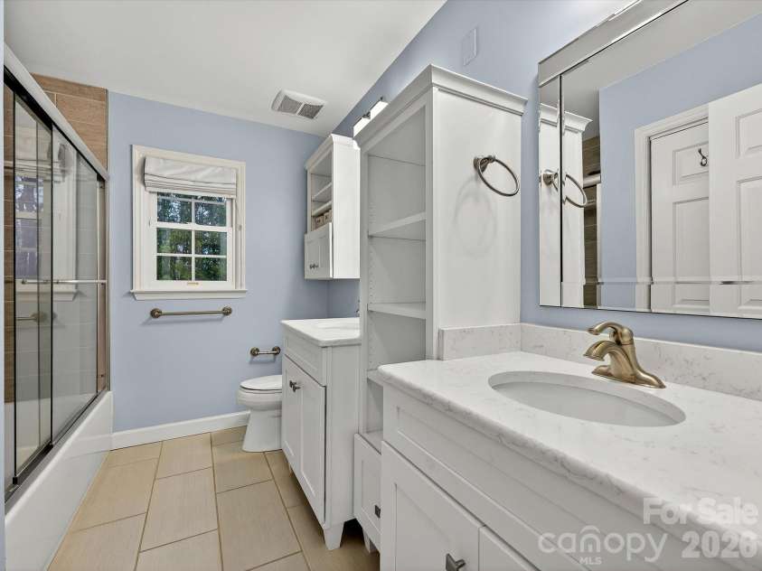 6344 Dovefield Road, Charlotte, NC 28277.  MLS# CAR4357044, YatesRealty ID 5284. Full bath