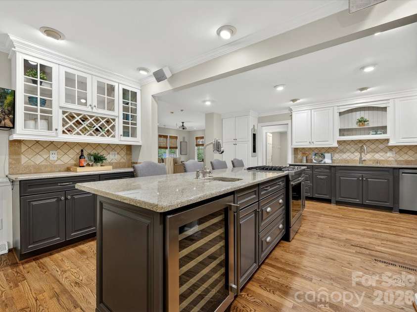 6344 Dovefield Road, Charlotte, NC 28277.  MLS# CAR4357044, YatesRealty ID 5284. Kitchen