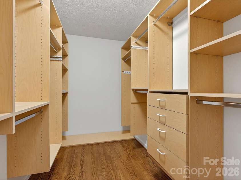 6344 Dovefield Road, Charlotte, NC 28277.  MLS# CAR4357044, YatesRealty ID 5284. Primary closet