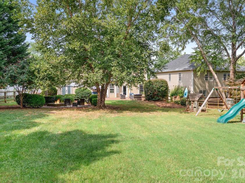 121 Middleton Place, Mooresville, NC 28117.  MLS# CAR4427806, YatesRealty ID 52842. Big Yard!