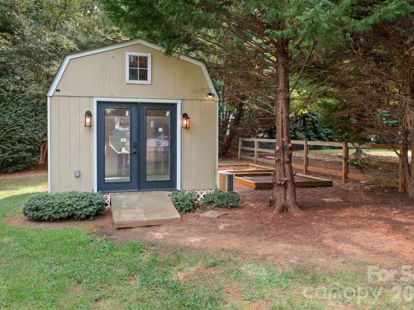 121 Middleton Place, Mooresville, NC 28117.  MLS# CAR4427806, YatesRealty ID 52842. Future Office
