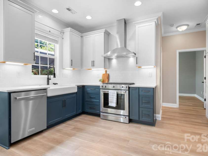 121 Middleton Place, Mooresville, NC 28117.  MLS# CAR4427806, YatesRealty ID 52842. Kitchen Aid Appliances