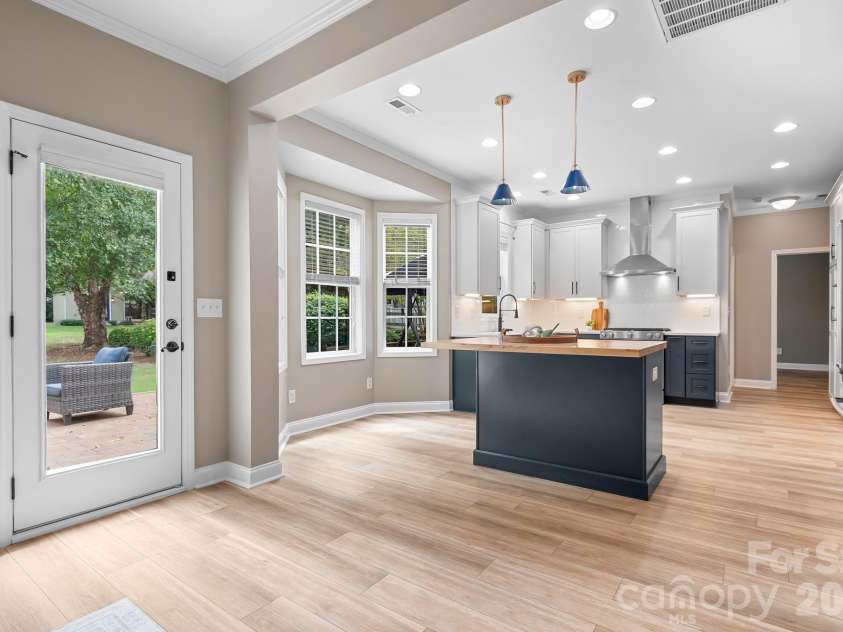 121 Middleton Place, Mooresville, NC 28117.  MLS# CAR4427806, YatesRealty ID 52842. Natural Light