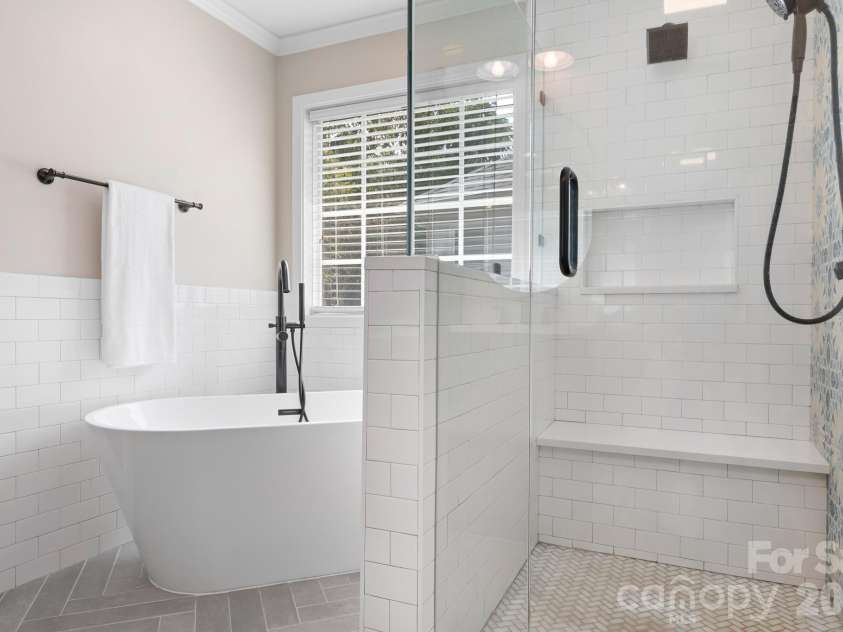 121 Middleton Place, Mooresville, NC 28117.  MLS# CAR4427806, YatesRealty ID 52842. Primary Bathroom