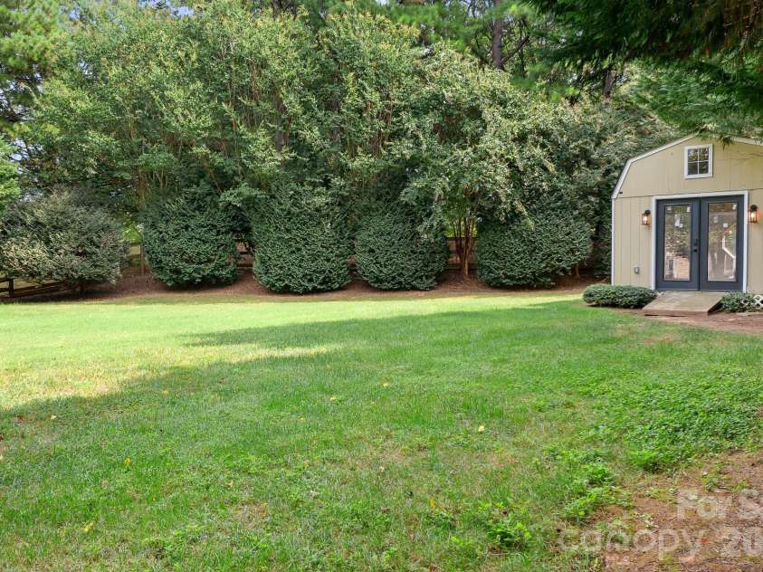 121 Middleton Place, Mooresville, NC 28117.  MLS# CAR4427806, YatesRealty ID 52842. So Much Yard