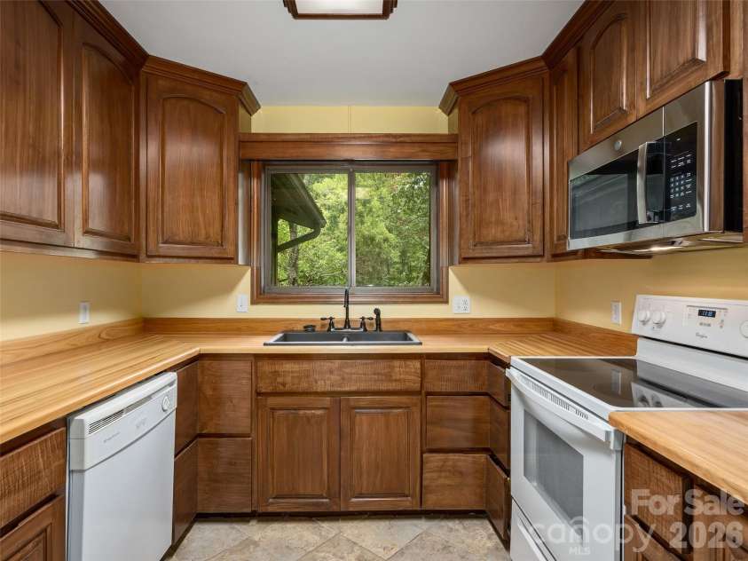 15 Cedarbrook Drive, Laurel Park, NC 28739.  MLS# CAR4428291, YatesRealty ID 52843. 