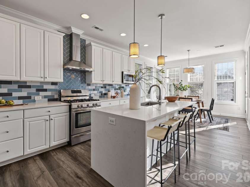 13803 Daltrey Lane, Charlotte, NC 28277.  MLS# CAR4357515, YatesRealty ID 5285. Beautiful Open Kitchen