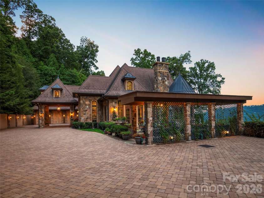 994 Clovertop Lane, Arden, NC 28704.  MLS# CAR4415790, YatesRealty ID 52854. 