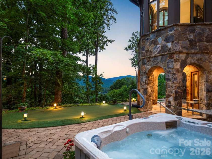 994 Clovertop Lane, Arden, NC 28704.  MLS# CAR4415790, YatesRealty ID 52854. 