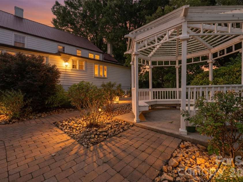 1670 Southwest Boulevard, Newton, NC 28658.  MLS# CAR4401176, YatesRealty ID 52855. 