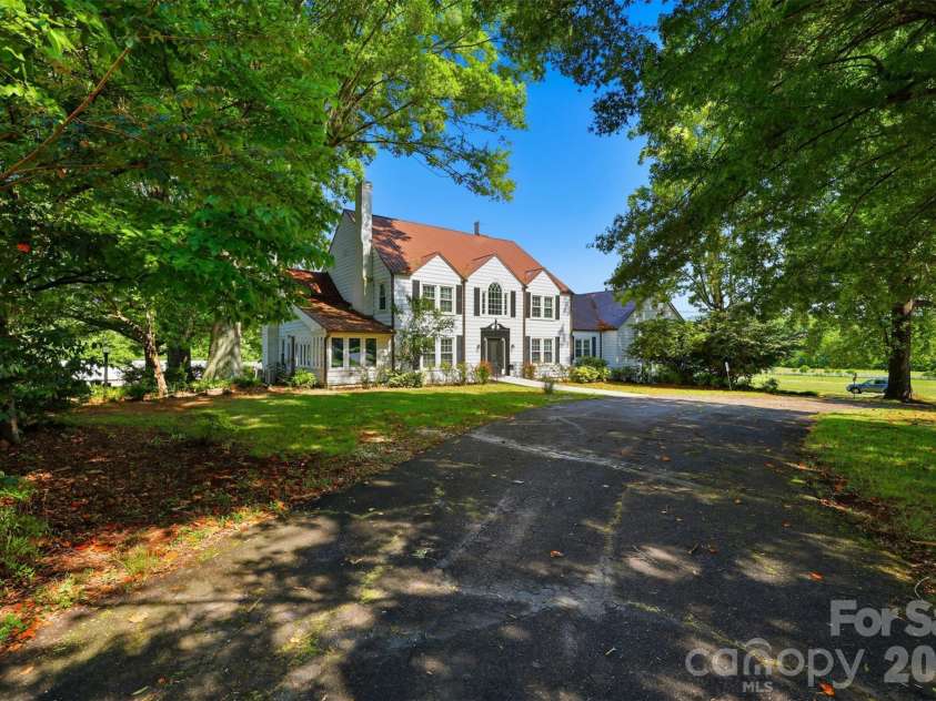 1670 Southwest Boulevard, Newton, NC 28658.  MLS# CAR4401176, YatesRealty ID 52855. Main House