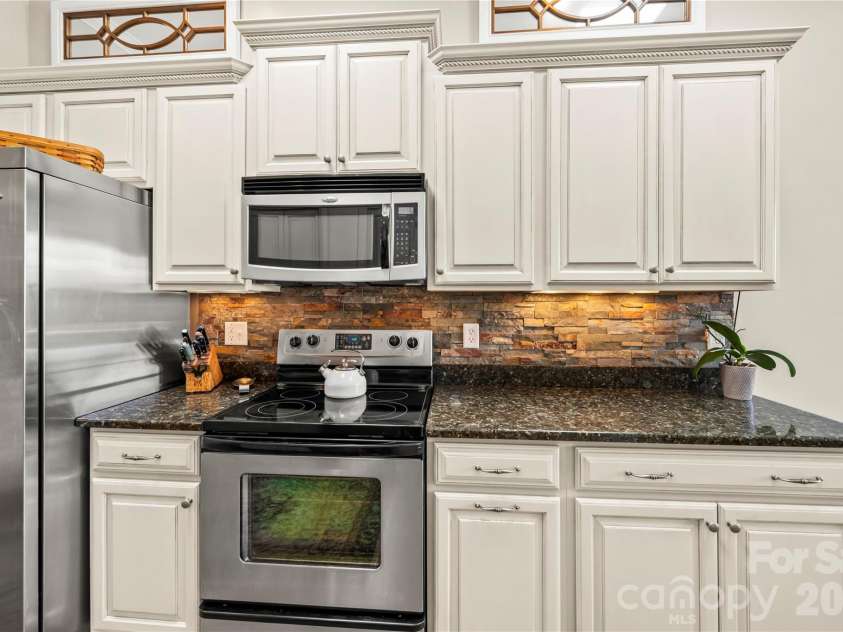 27 Dreambird Drive, Leicester, NC 28748.  MLS# CAR4424552, YatesRealty ID 52857. 