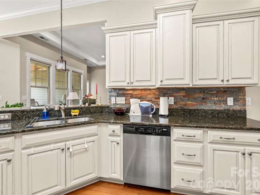 27 Dreambird Drive, Leicester, NC 28748.  MLS# CAR4424552, YatesRealty ID 52857. 
