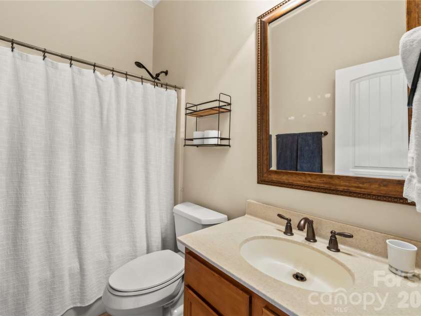 27 Dreambird Drive, Leicester, NC 28748.  MLS# CAR4424552, YatesRealty ID 52857. Hall bath