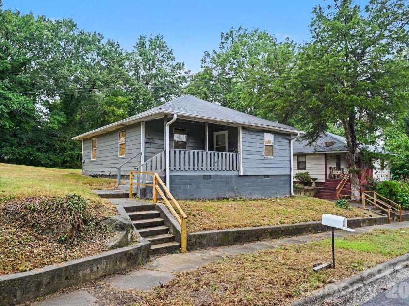 405 Boyce Street, Gastonia, NC 28052.  MLS# CAR4428069, YatesRealty ID 52861. 