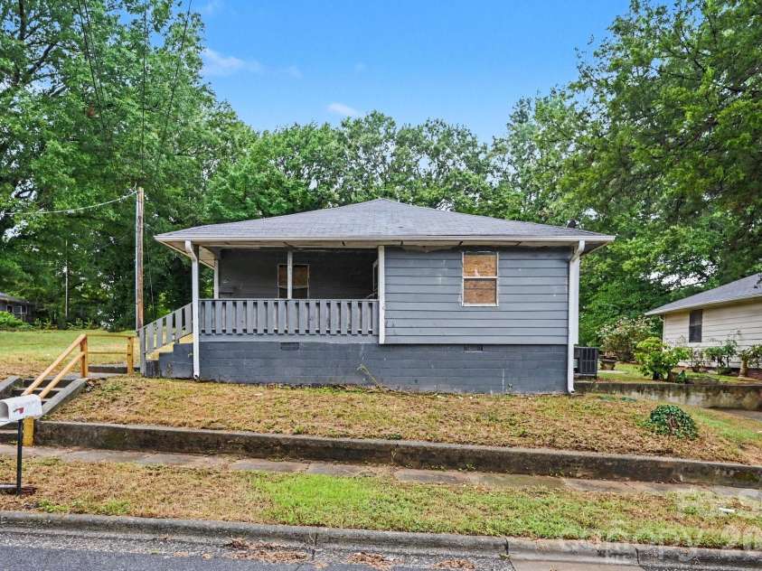 405 Boyce Street, Gastonia, NC 28052.  MLS# CAR4428069, YatesRealty ID 52861. 