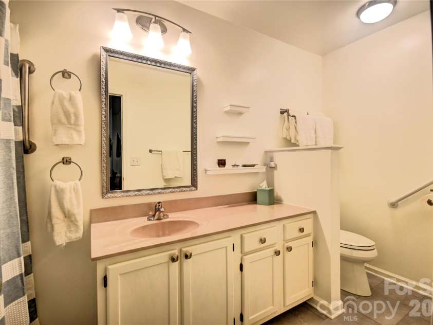 98 Indian Trace Road, Maggie Valley, NC 28751.  MLS# CAR4427039, YatesRealty ID 52864. En Suite Bath