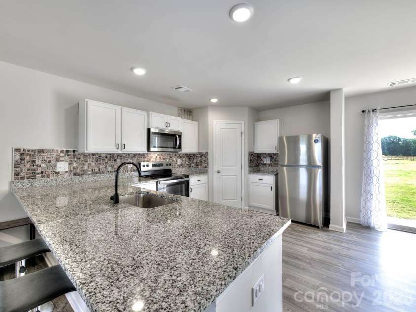 615 Potter Road, Gaffney, SC 29341.  MLS# CAR4427856, YatesRealty ID 52865. 