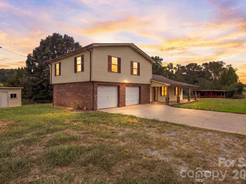 6227 Gravel Hill Road, Denton, NC 27239.  MLS# CAR4427492, YatesRealty ID 52866. 