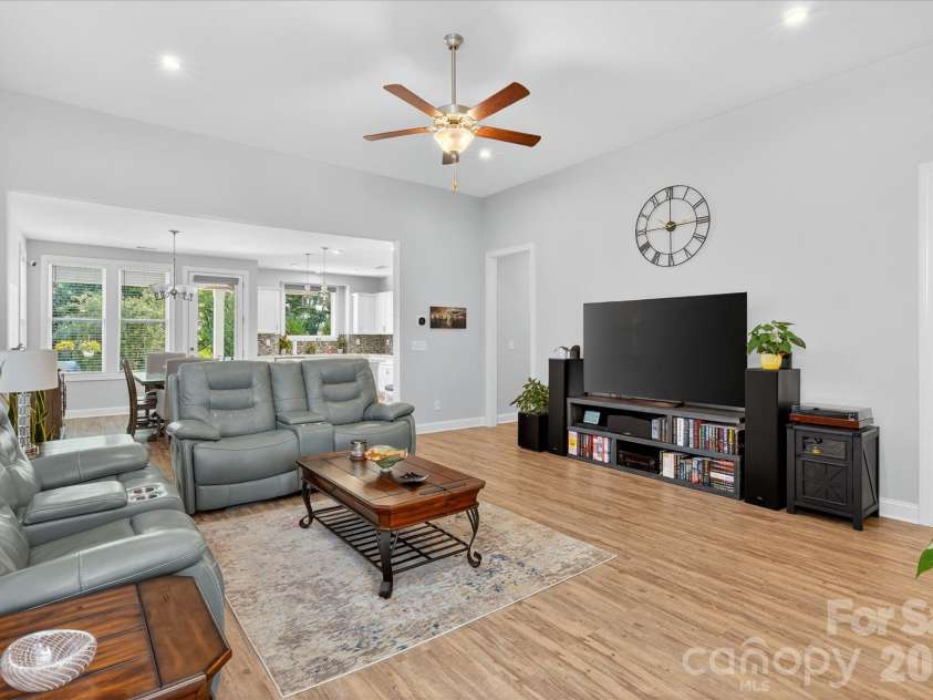 5816 Cheerful Lane, Charlotte, NC 28215.  MLS# CAR4421974, YatesRealty ID 52869. 