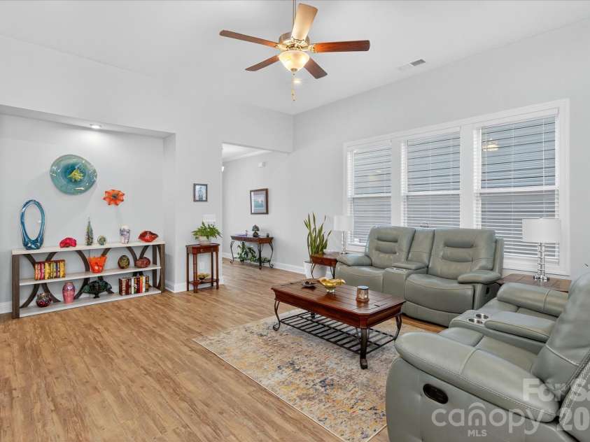 5816 Cheerful Lane, Charlotte, NC 28215.  MLS# CAR4421974, YatesRealty ID 52869. 