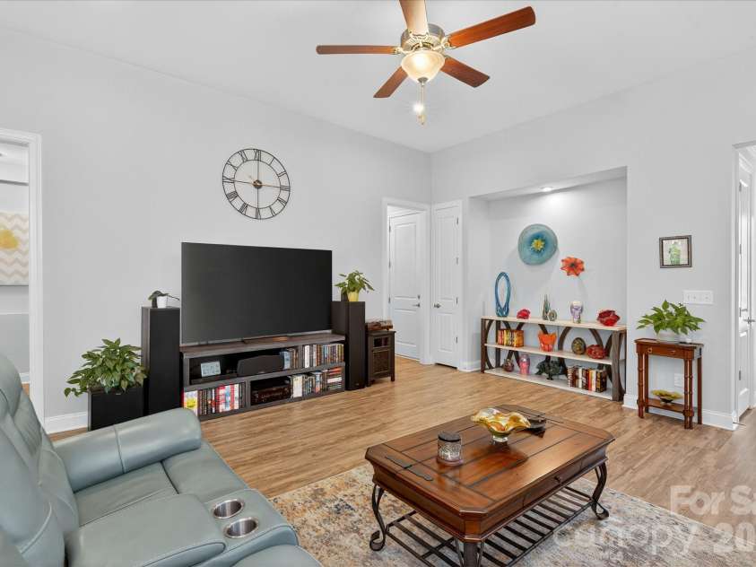 5816 Cheerful Lane, Charlotte, NC 28215.  MLS# CAR4421974, YatesRealty ID 52869. 