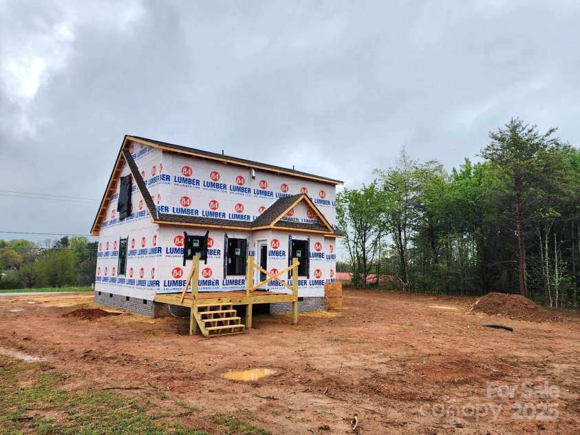 8940 Wilson Road, Hildebran, NC 28637.  MLS# CAR4245677, YatesRealty ID 5287. 