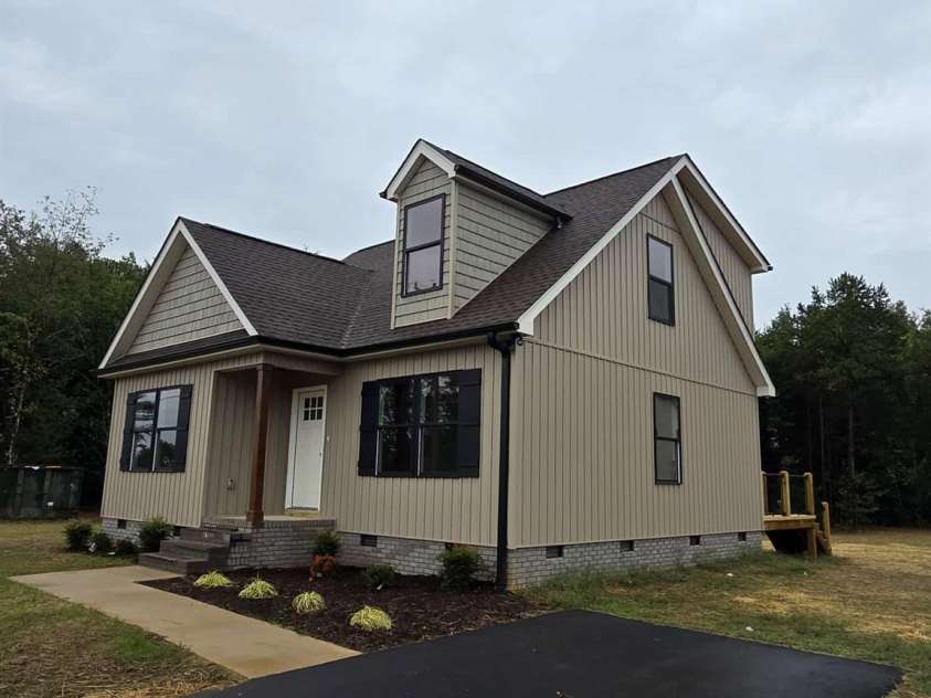 8940 Wilson Road, Hildebran, NC 28637.  MLS# CAR4245677, YatesRealty ID 5287. 