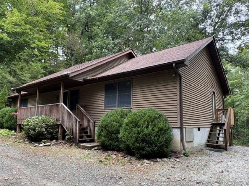 20 Pheasant Run Road, Brevard, NC 28712.  MLS# CAR4428337, YatesRealty ID 52871. 