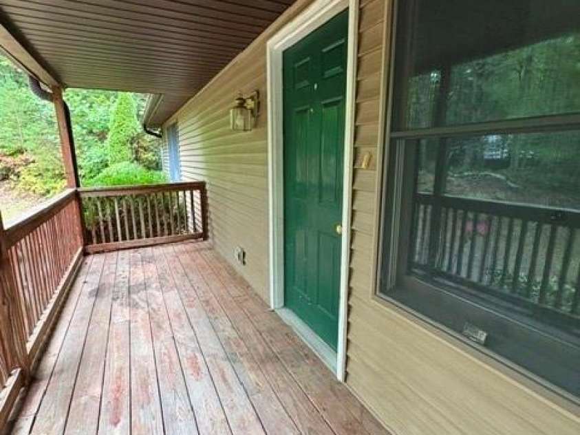 20 Pheasant Run Road, Brevard, NC 28712.  MLS# CAR4428337, YatesRealty ID 52871. 
