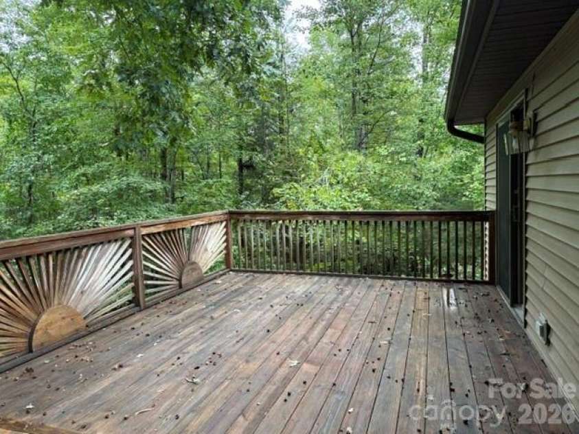 20 Pheasant Run Road, Brevard, NC 28712.  MLS# CAR4428337, YatesRealty ID 52871. 