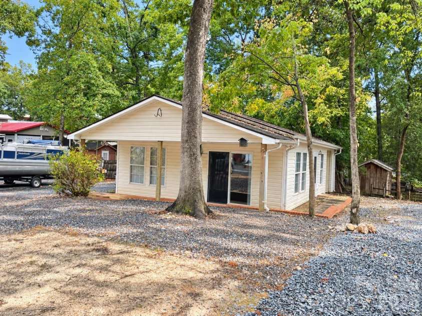 135 LANDLUBBER Trail, Mount Gilead, NC 27306.  MLS# CAR4428395, YatesRealty ID 52872. FRONT RIGHT