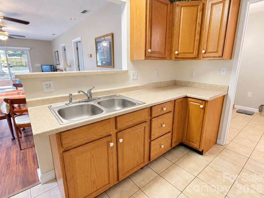 135 LANDLUBBER Trail, Mount Gilead, NC 27306.  MLS# CAR4428395, YatesRealty ID 52872. KITCHEN