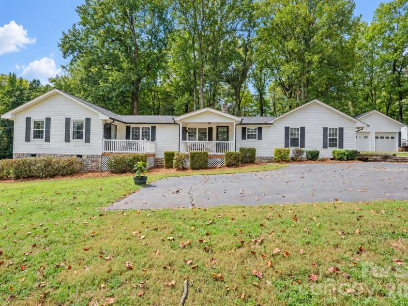 370 Shiloh Road, Statesville, NC 28677.  MLS# CAR4428411, YatesRealty ID 52876. 
