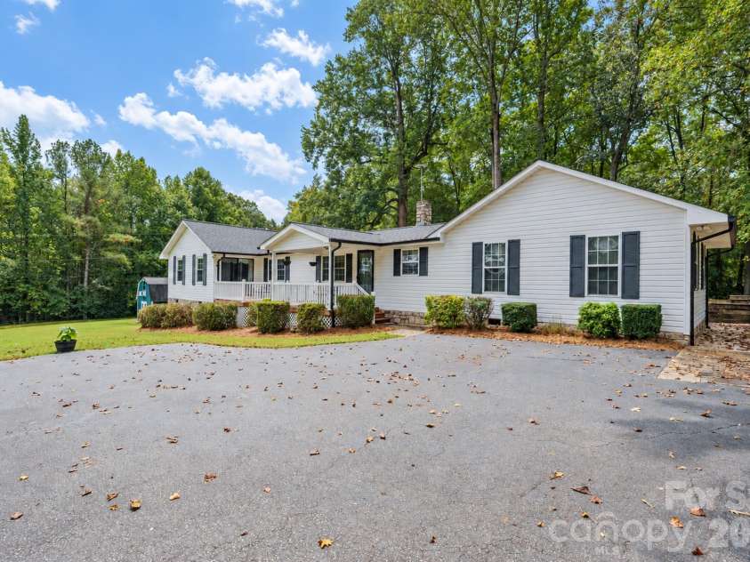 370 Shiloh Road, Statesville, NC 28677.  MLS# CAR4428411, YatesRealty ID 52876. 