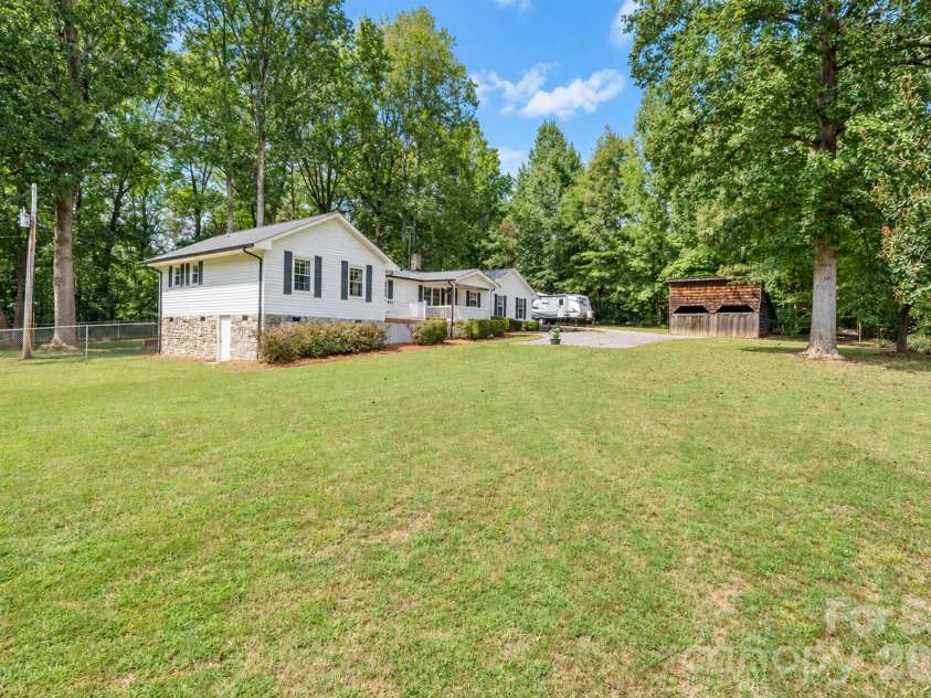 370 Shiloh Road, Statesville, NC 28677.  MLS# CAR4428411, YatesRealty ID 52876. 