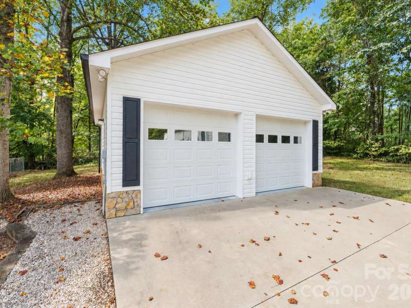 370 Shiloh Road, Statesville, NC 28677.  MLS# CAR4428411, YatesRealty ID 52876. 