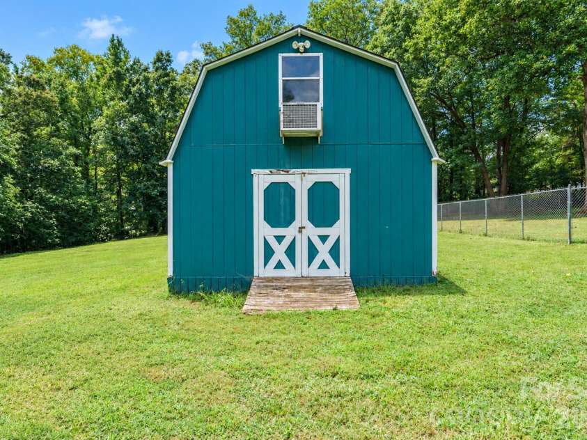 370 Shiloh Road, Statesville, NC 28677.  MLS# CAR4428411, YatesRealty ID 52876. 