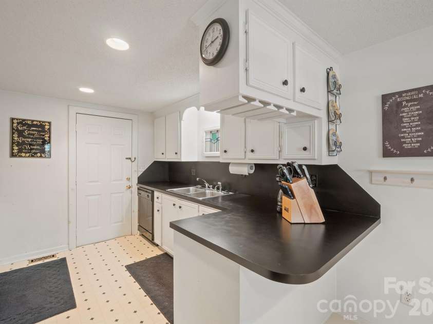 370 Shiloh Road, Statesville, NC 28677.  MLS# CAR4428411, YatesRealty ID 52876. 