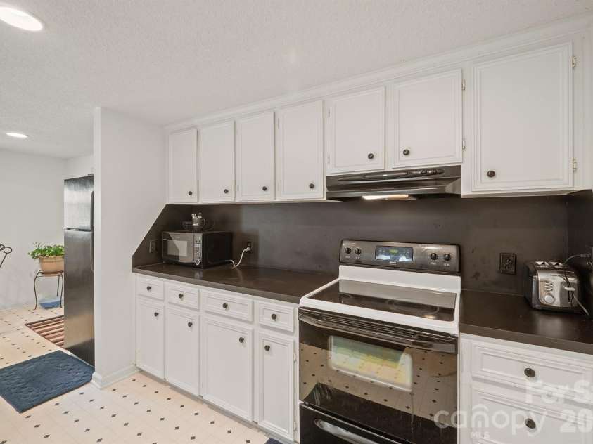 370 Shiloh Road, Statesville, NC 28677.  MLS# CAR4428411, YatesRealty ID 52876. 