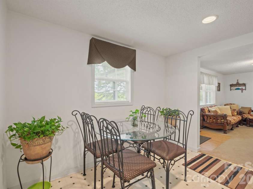 370 Shiloh Road, Statesville, NC 28677.  MLS# CAR4428411, YatesRealty ID 52876. 