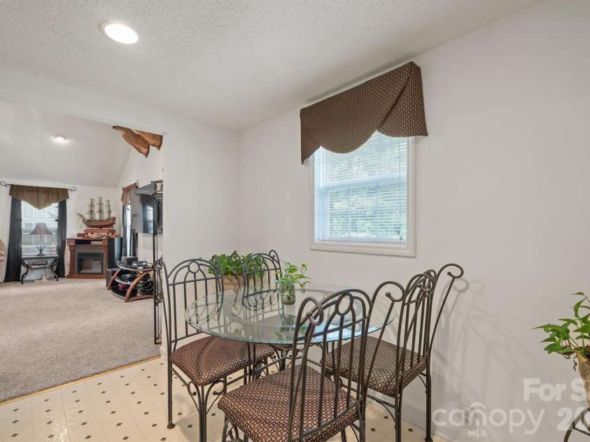 370 Shiloh Road, Statesville, NC 28677.  MLS# CAR4428411, YatesRealty ID 52876. 