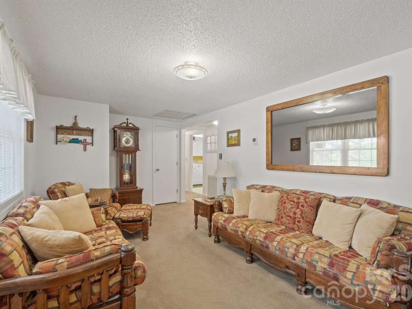 370 Shiloh Road, Statesville, NC 28677.  MLS# CAR4428411, YatesRealty ID 52876. 