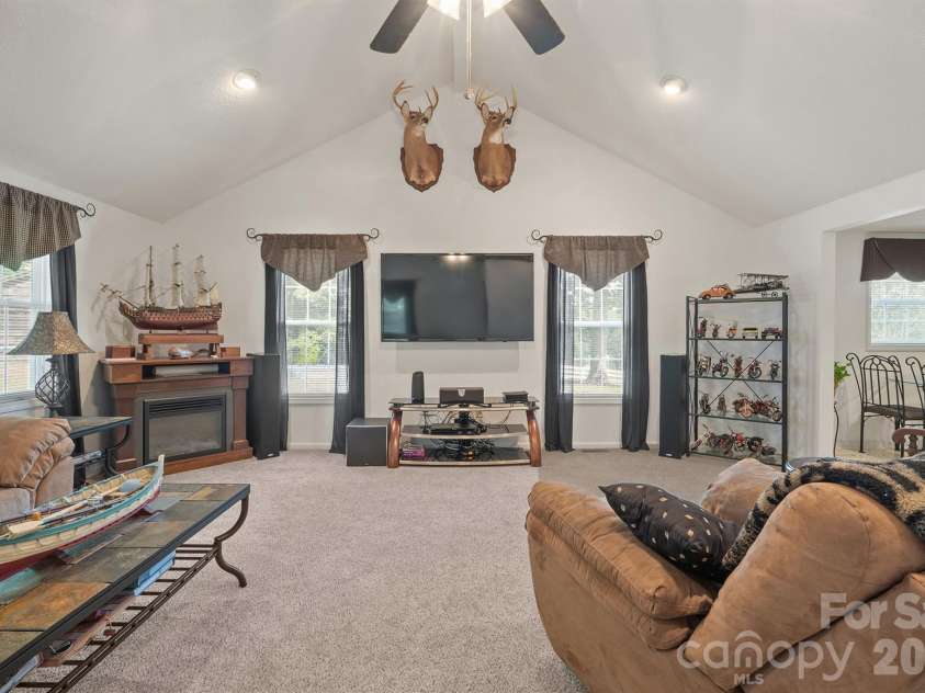 370 Shiloh Road, Statesville, NC 28677.  MLS# CAR4428411, YatesRealty ID 52876. 