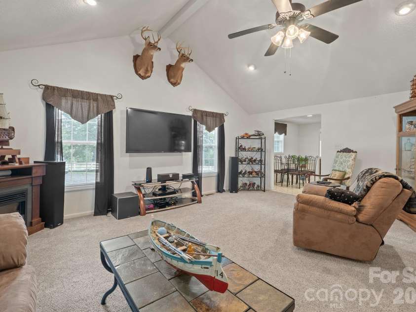 370 Shiloh Road, Statesville, NC 28677.  MLS# CAR4428411, YatesRealty ID 52876. 