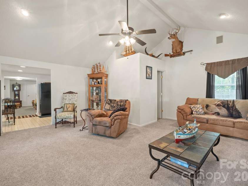 370 Shiloh Road, Statesville, NC 28677.  MLS# CAR4428411, YatesRealty ID 52876. 
