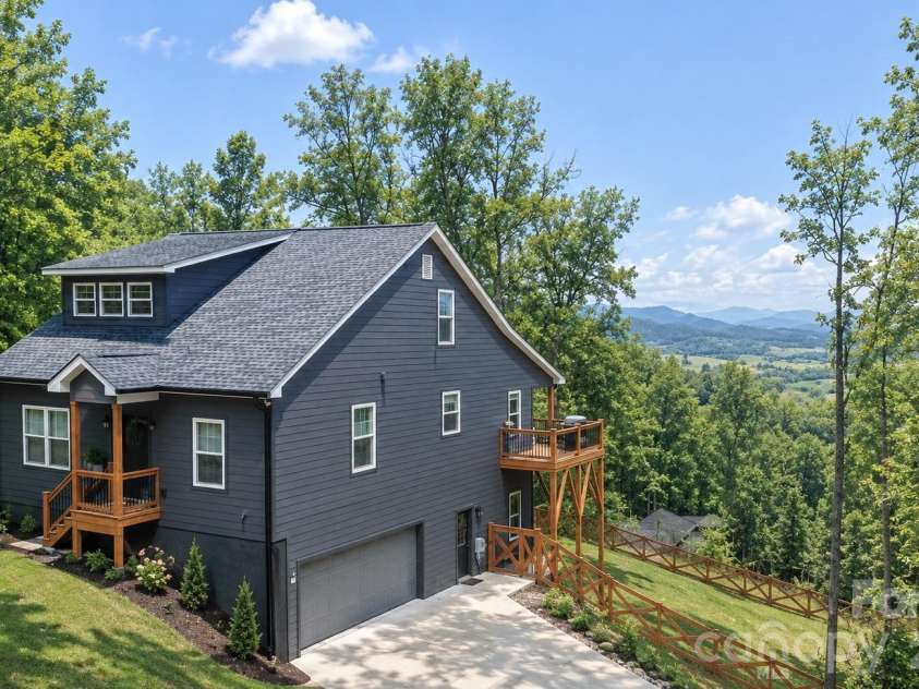 71 View Ridge Parkway, Leicester, NC 28748.  MLS# CAR4423955, YatesRealty ID 52882. 