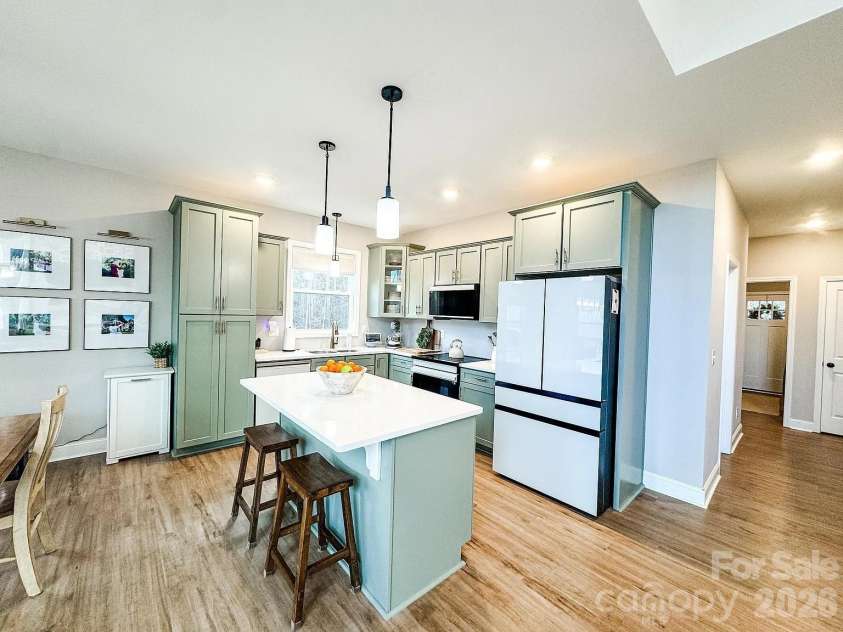 71 View Ridge Parkway, Leicester, NC 28748.  MLS# CAR4423955, YatesRealty ID 52882. 